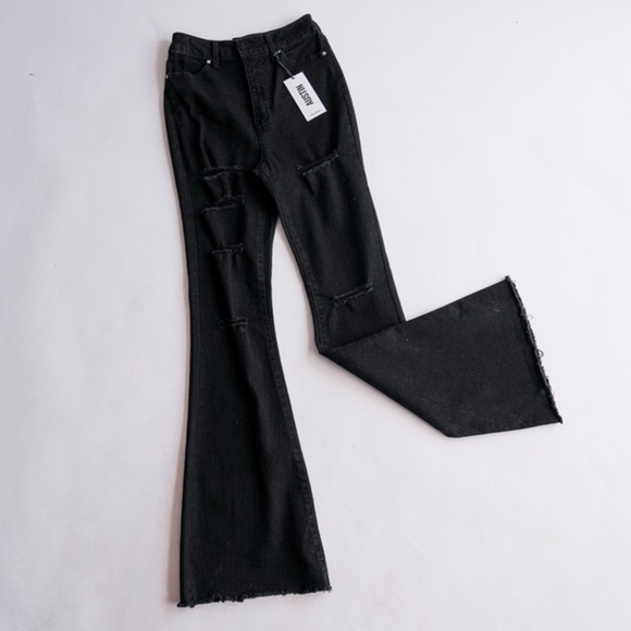 🔥 NWT REFUGE DENIM AUSTIN Black Flared Distressed Jeans - Picture 2 of 8